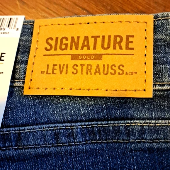 Womens NEW SIGNATURE LEVI SHAPING JEANS. 4. (WAIST 27) - Picture 12 of 15